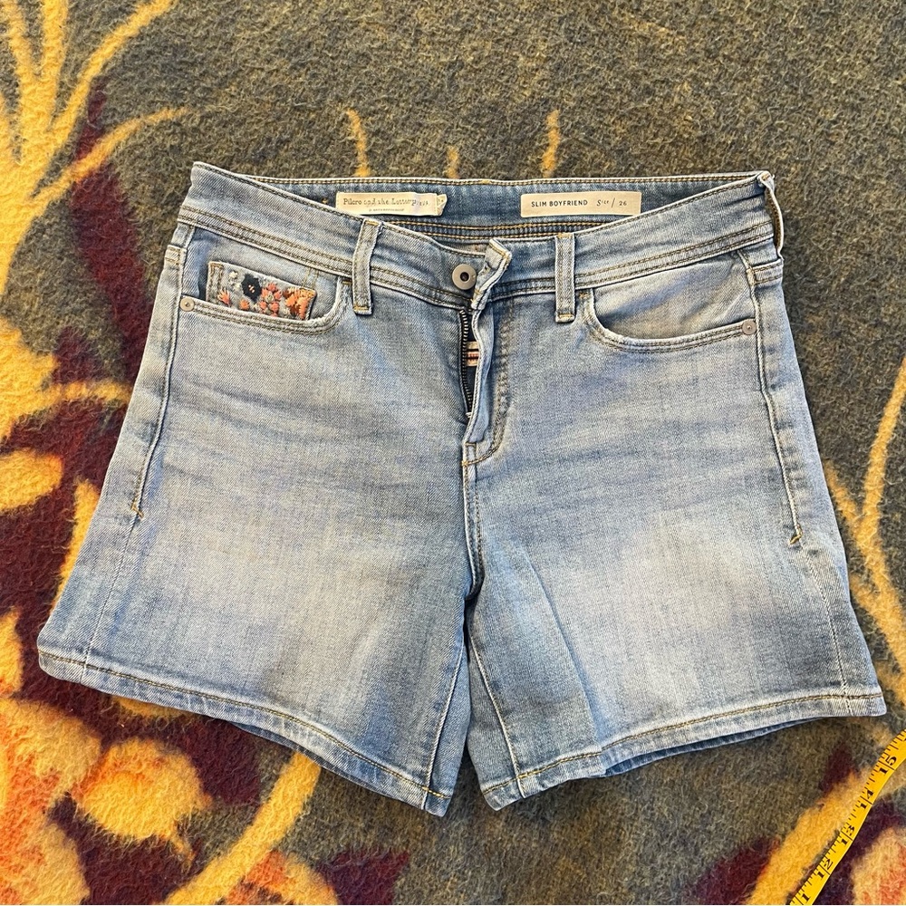 Pilcro boyfriend shorts embroidered size 26